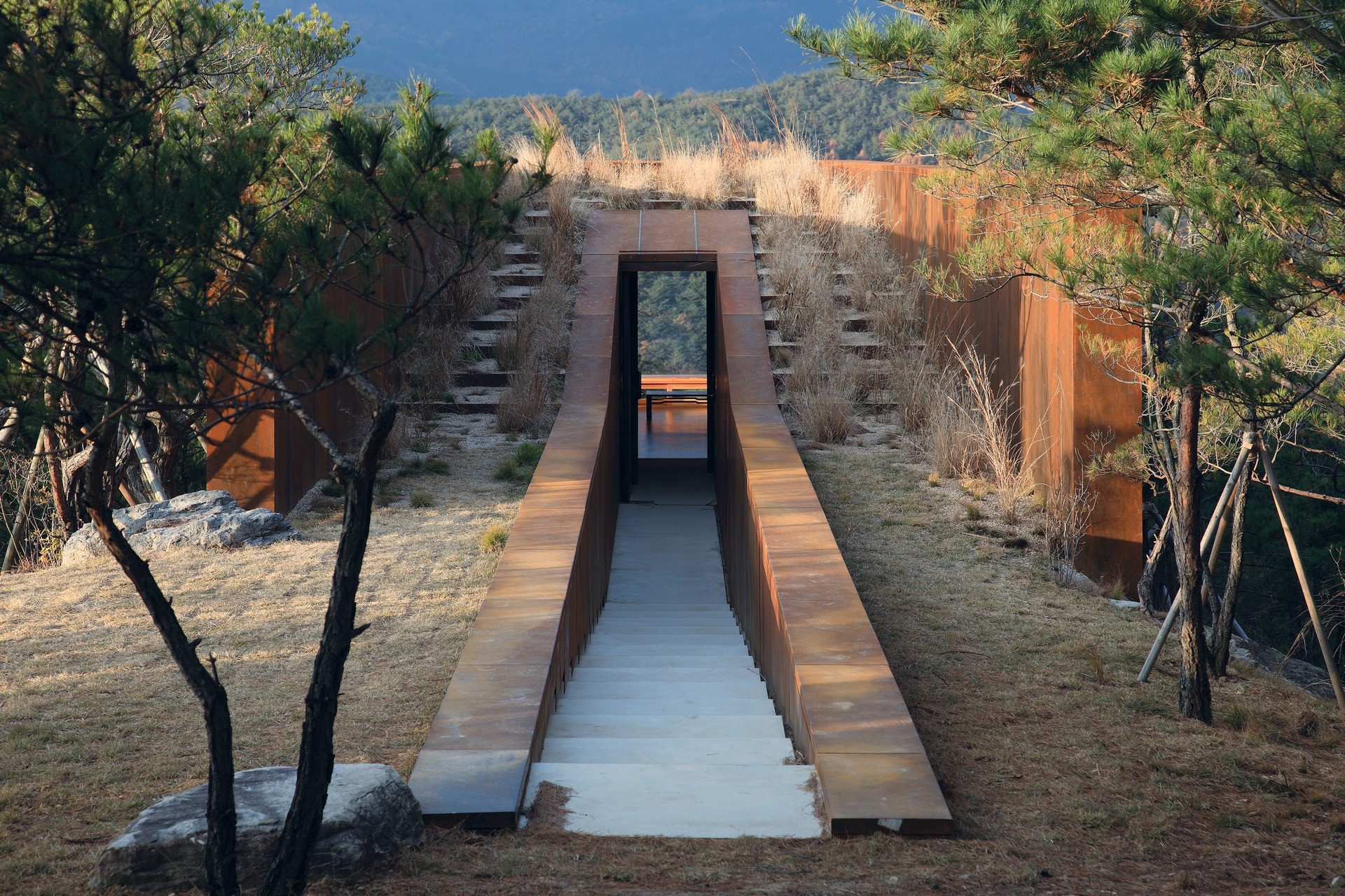 black_cottage_6
