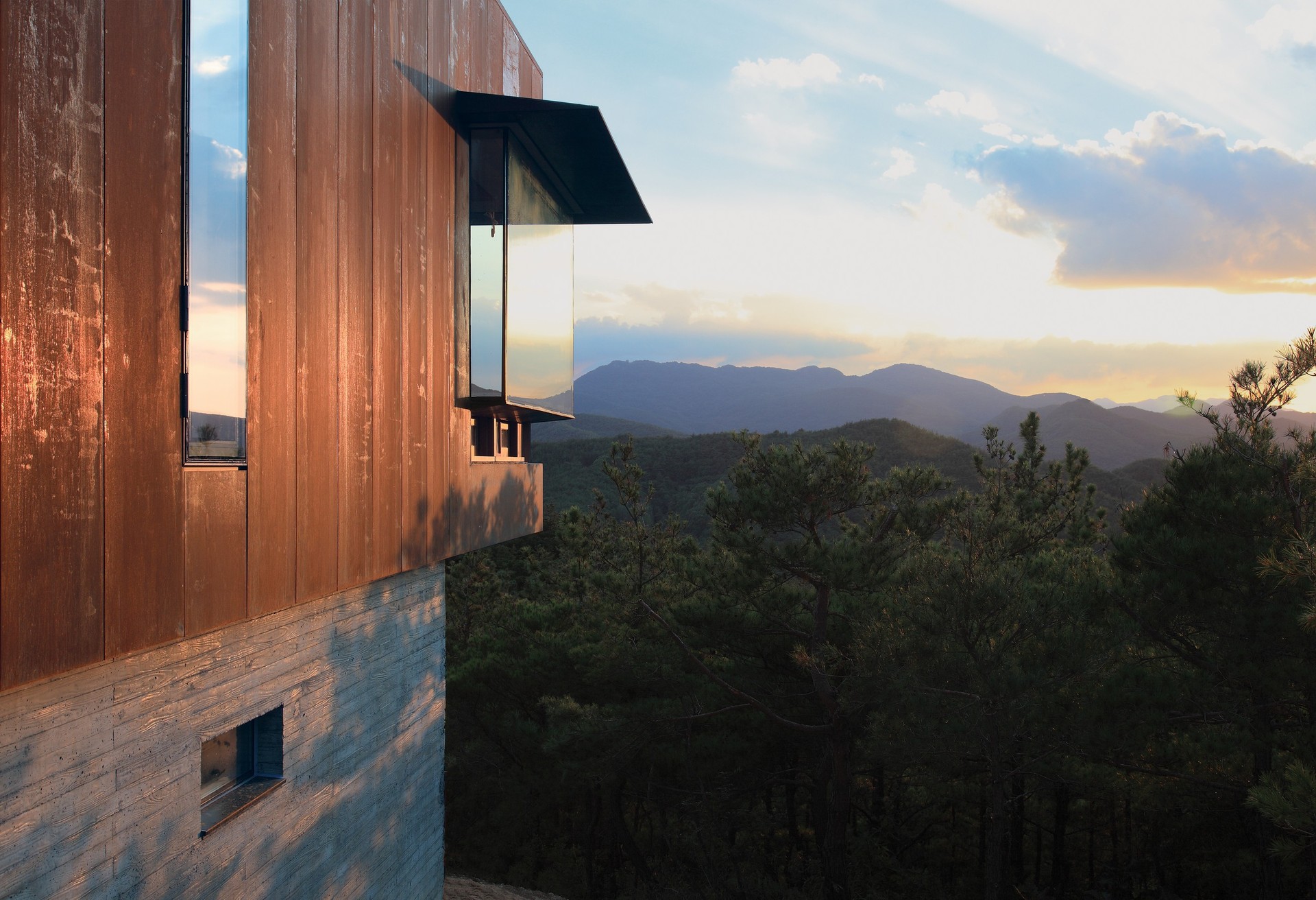 black_cottage_7
