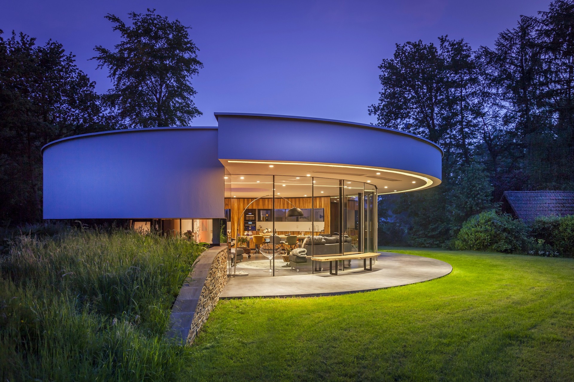 123DV360Villa5exteriorevening