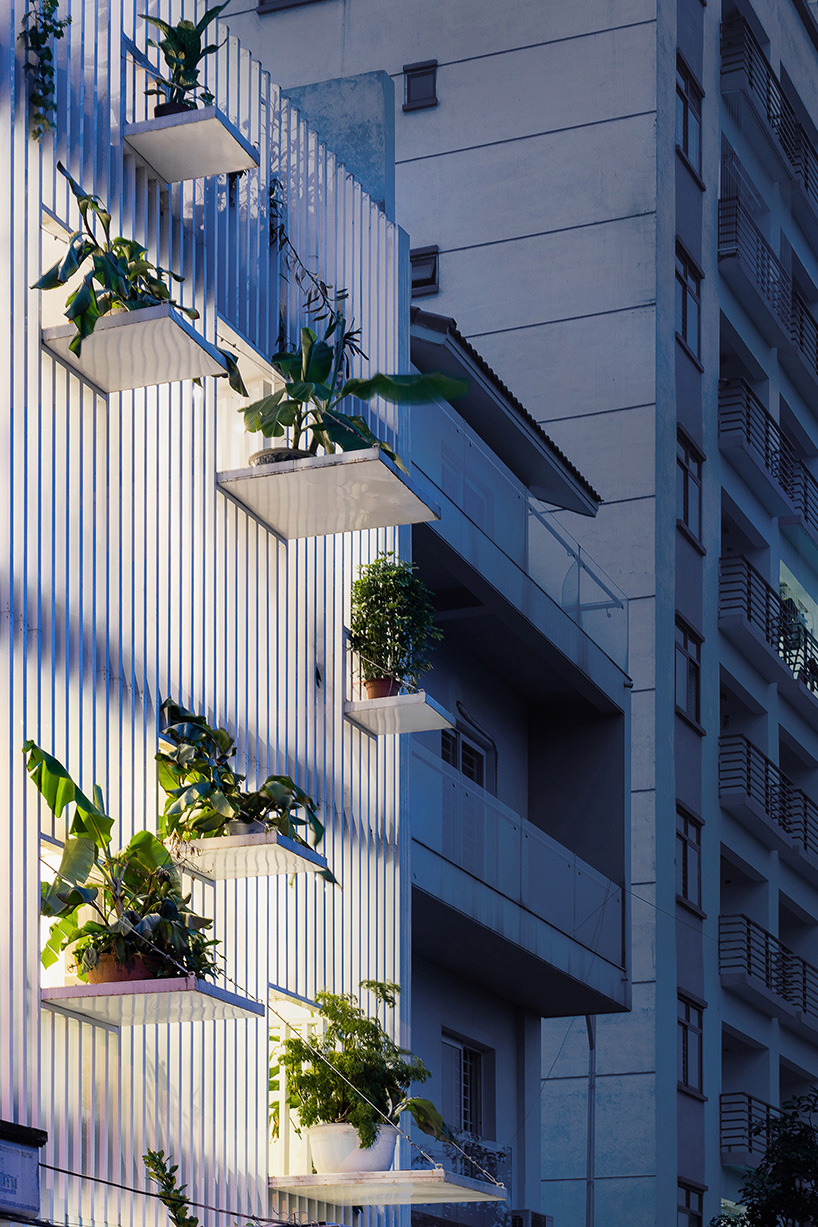 DANstudio-TH-house-tree-balconies-hanoi-vietnam-designboom-03