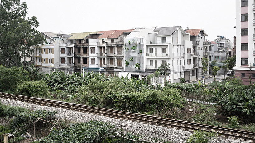 DANstudio-TH-house-tree-balconies-hanoi-vietnam-designboom-09
