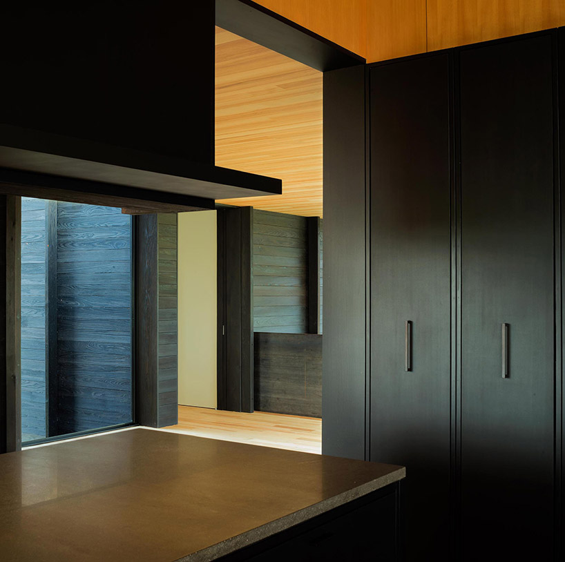 desai-chia-michigan-lake-house-leelanau-county-designboom-09