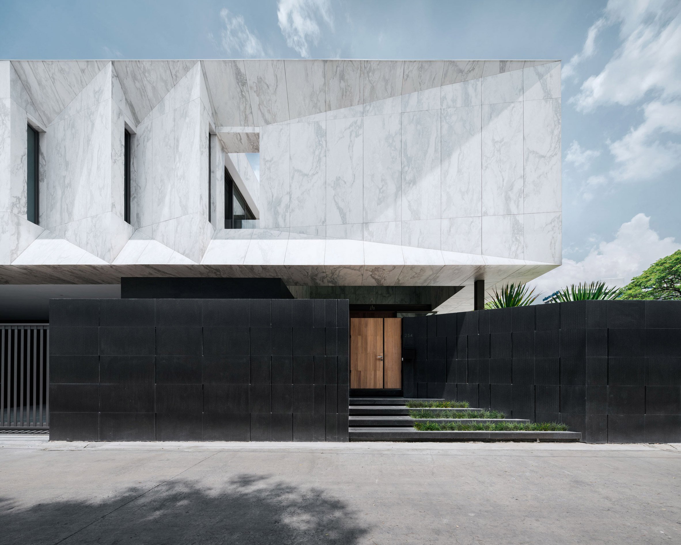 marble-house-open-box-bangkok-thailand_dezeen_2364_col_2