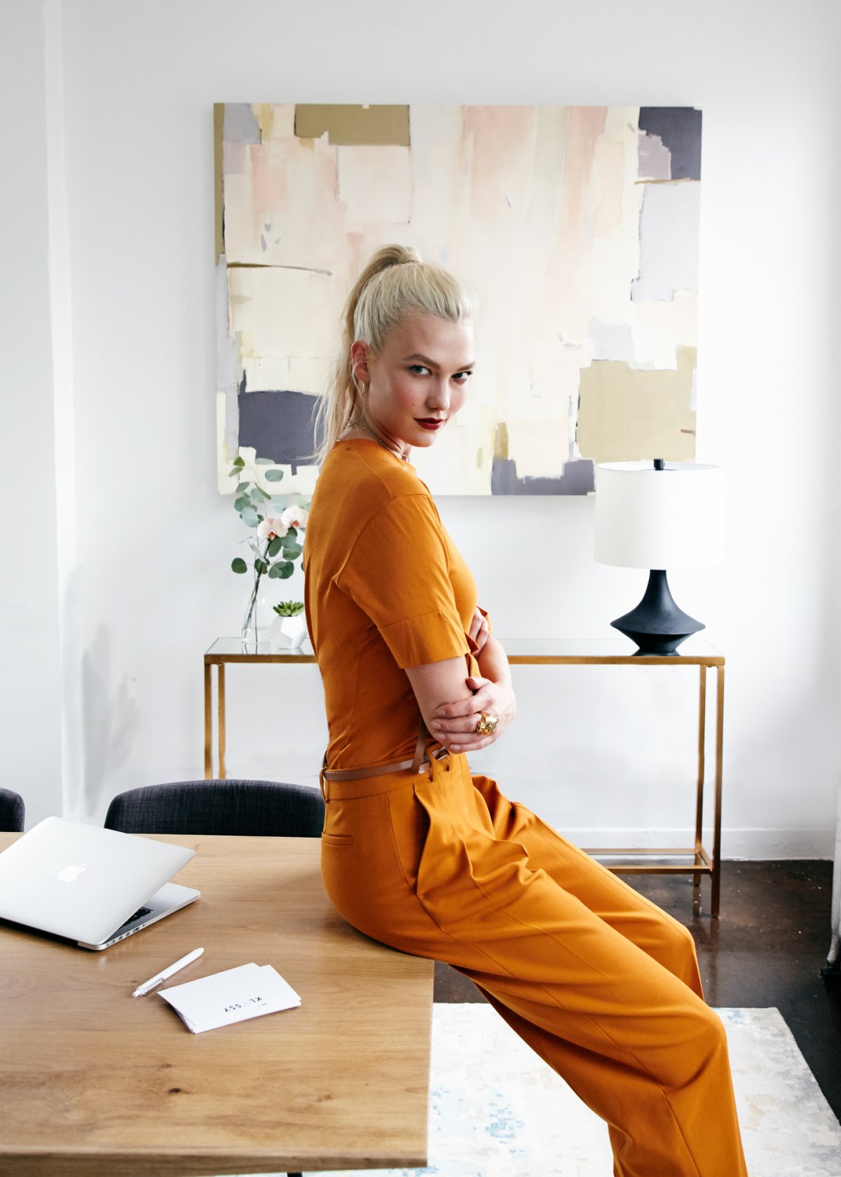 whats-great-about-the-office-is-that-while-each-room-stands-on-its-own-they-all-balance-each-other-to-create-a-collaborative-functional-space-kloss-told-architectural-digest